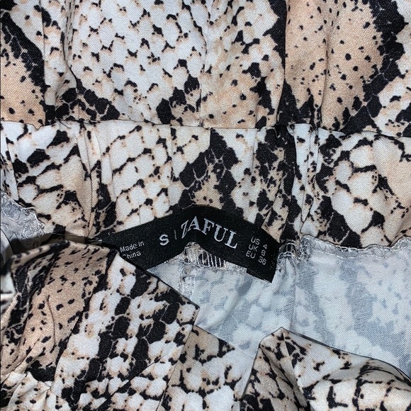 Tie belt snakeskin shorts - Picture 3 of 4